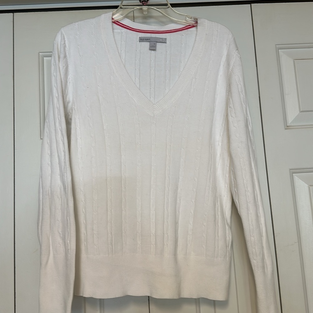Old Navy XL V-neck pullover, long sleeve WHITE sweater
